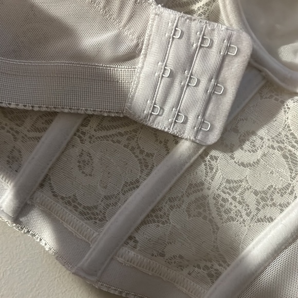 Sheer White Lace Underwired Bra Bustier Like New - Picture 9 of 10